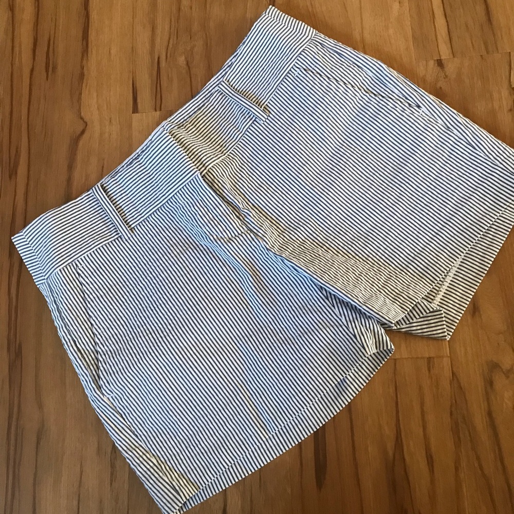 Ann Taylor Classic Seersucker Shorts 0P